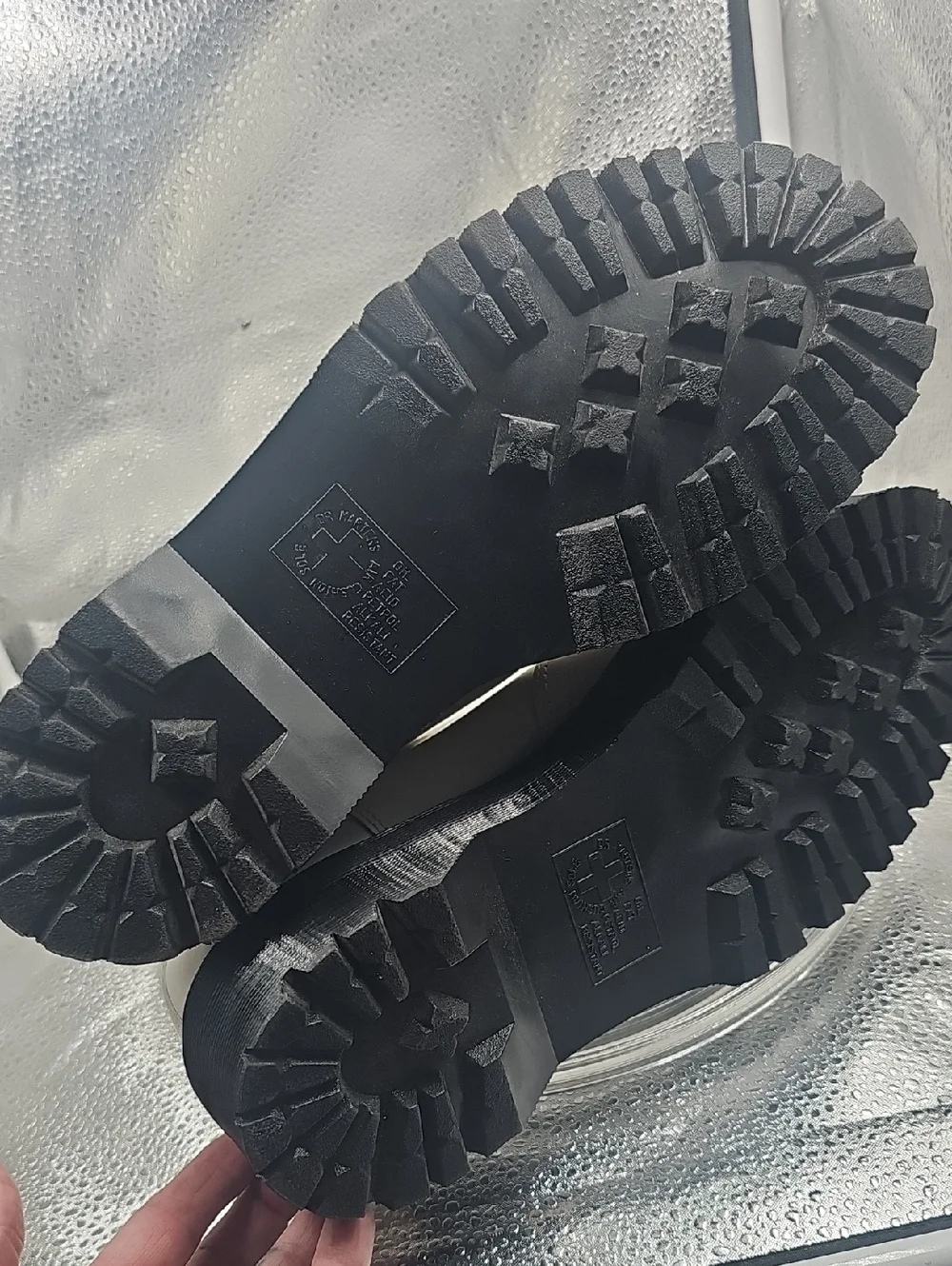 P Dr. Martens White Leather Softy-T 2976 Chelsea Boots New W/O tags Black Sole - Picture 14 of 14